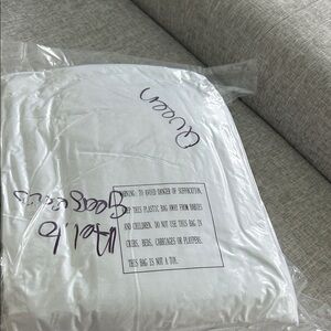 Luxurious White Comforter Nwt